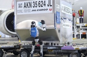 روبوتات تنقل حقائب المسافرين في المطارات