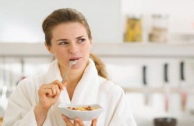 ما الأطعمة التي ينبغي تجنبها في وجبة الفطور؟