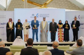 سلطان بن أحمد القاسمي يكرم الفائزين بجائزة الشارقة لأفضل أطروحة دكتوراه في العلوم الإدارية والمالية