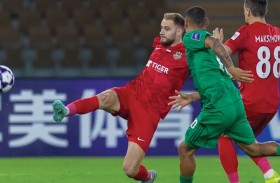 صراع النقاط والأهداف.. شباب الأهلي والعين يتقاسمان القمة