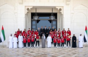 منصور بن زايد يستقبل منتخب الإمارات لرياضة «المواي تاي»