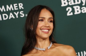 طلاق جيسيكا ألبا رسميًا بعد 20 عامًا من الزواج