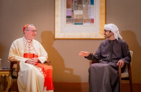 عبدالله بن زايد يلتقي أمين سر الفاتيكان في أبوظبي