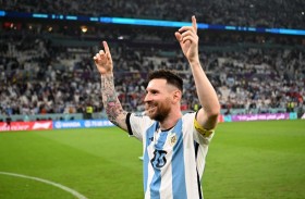 نجوم كرة القدم العالمية ينشدون تتويج ميسي بلقب المونديال