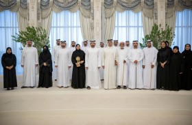 تحت رعاية «أم الإمارات» .. منصور بن زايد يقلد حمدان بن محمد وسام أم الإمارات