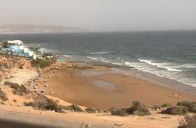 إغلاق شواطئ وأحياء إضافية في مدن مغربية