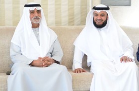 نهيان بن مبارك يستقبل مشاري العفاسي ويهنئه على تسلمه بطاقة عضوية الأمم المتحدة