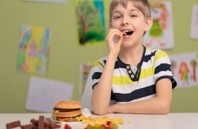 5 أسباب تجعل طفلك جائعاً طول الوقت .. ما هي ؟!