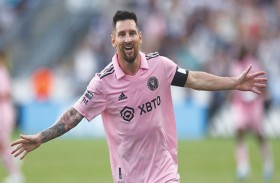 ميسي يسجل ثنائية ويقود ميامي لفوزه الأول هذا الموسم 