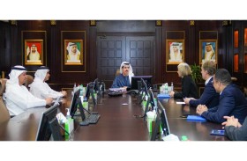 الطاير يبحث تعزيز التعاون مع شركة «يوتلسات» الفرنسية المشغلة للأقمار الاصطناعية