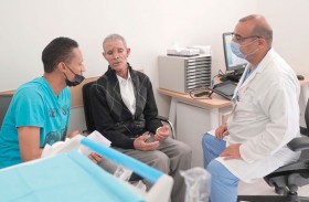خضوع مريض سرطان الجلد من إريتريا بعمر 70 عاماً لعملية جراحية معقدة من خطوتين لاستئصال ورم خبيث بالكامل