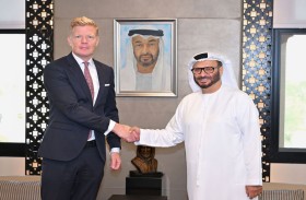 أنور قرقاش يلتقي المبعوث الأممي إلى اليمن