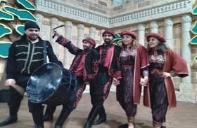 فرقة هياكل بعلبك والدبكات وإيقاعات الطبل بجناح لبنان