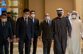 خالد بن محمد بن زايد يستقبل وصي عرش ولاية باهانج الماليزية