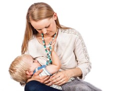 ميكروبات حليب الأم تعزز صحة أمعاء الرضيع