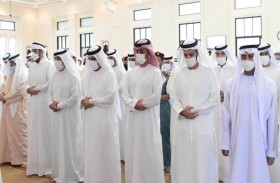 حاكما أم القيوين ورأس الخيمة يؤديان صلاة الجنازة على جثمان الشيخة شمسة بنت ماجد