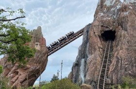 ظلوا عالقين على منحدر مدة 30 دقيقة