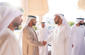 ولي عهد رأس الخيمة يعزي في وفاة الشيخة عائشة محمد خلف