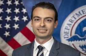 ضغوط جمهورية وعبارات عنصرية تدفع مرشح ترامب إلى الانسحاب 