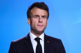 ماكرون لا يستبعد سحب وسام جوقة الشرف من بوتين 