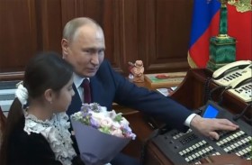 بوتين يحقق أمنية طفلة داغستانية