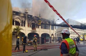 حريق ضخم في مسجد أثري 