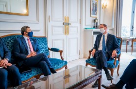 عبدالله بن زايد يلتقي المستشار الدبلوماسي لرئيس فرنسا في باريس