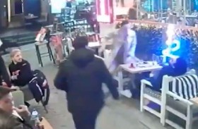 مقنّع يقتحم فطورا صباحيا بين زوجين