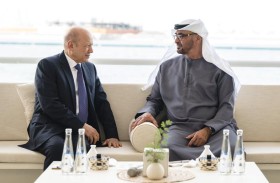 رئيس الدولة يبحث ورئيس مجلس القيادة الرئاسي اليمني العلاقات الثنائية بين البلدين الشقيقين  