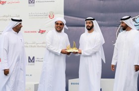 هزاع بن حمدان بن زايد يتوج الفائزين في بطولة الظفرة الكبرى لصيد الكنعد