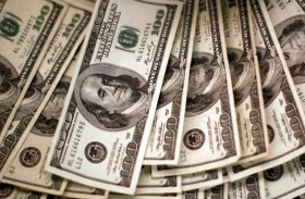 الدولار يعلق الآمال على الاتحادي وبايدن لإنهاء شهر من التراجع