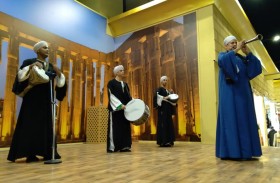 فرقة الأهرام  المصرية للفنون الشعبية تجمع الضيوف بجناح مصر 