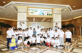 المشاركون في صيف نادي الذيد يتعرفون على كيفية عمل قناة الوسطى والتقنيات المستخدمة في برامجها