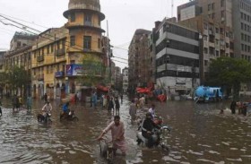الأمطار تشل أكبر مدن باكستان