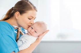 ما أسباب القيء المتكرر لدى الرضيع؟