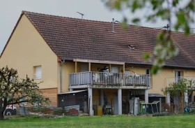 طفل عاش سجيناً عارياً في شاحنة والده منذ 2024