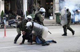 صدامات بين الشرطة ومتظاهرين في تيسالونيكي اليونانية 