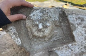 اكتشاف تمثال نادر لميدوسا بوجه مبتسم 