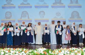 تتويج سارة قتيبة المهيني بطلة لتحدي القراءة العربي في دولة الكويت