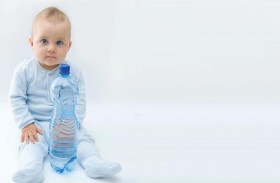 الماء المناسب للأطفال الرضع.. نصائح لا بد منها!