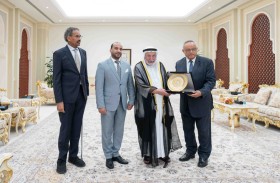حاكم الشارقة يستقبل مدير مكتبة الإسكندرية
