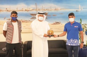 اللجنة المنظمة  لبطولة دبي للرجل الحديدي2021  تكرّم نادي دبي الدولي للرياضات البحرية