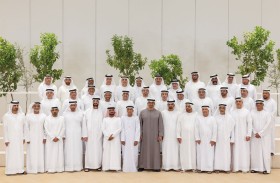 رئيس الدولة يلتقي عدداً من زملاء الدراسة وعائلاتهم