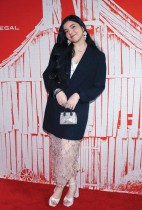 الممثلة الكندية إيمان فيلاني لدى حضورها العرض الأول لفيلم «مزرعة الحيوانات» في نيويورك.ا ف ب 