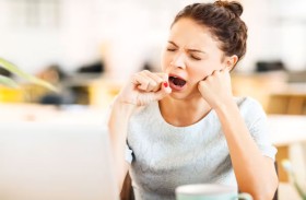 حذارِ... التثاؤب المتكرر ليس مجرد ملل أو حاجة إلى النوم