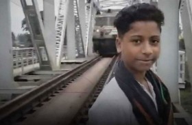 يصور اللحظة الأخيرة تحت عجلات القطار!