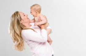 تحذير من علاج الرضيع بالزيوت العطرية