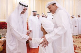 حمد الشرقي يستقبل جموع المهنئين بشهر رمضان بحضور ولي العهد