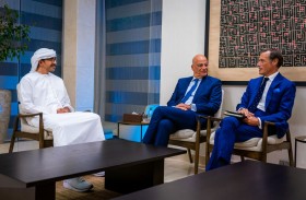 عبدالله بن زايد يستقبل وزير الدفاع اليوناني