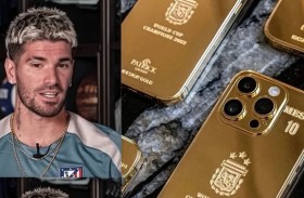 ميسي يفاجئ زملاءه بهدية «لا تُقدر بثمن»